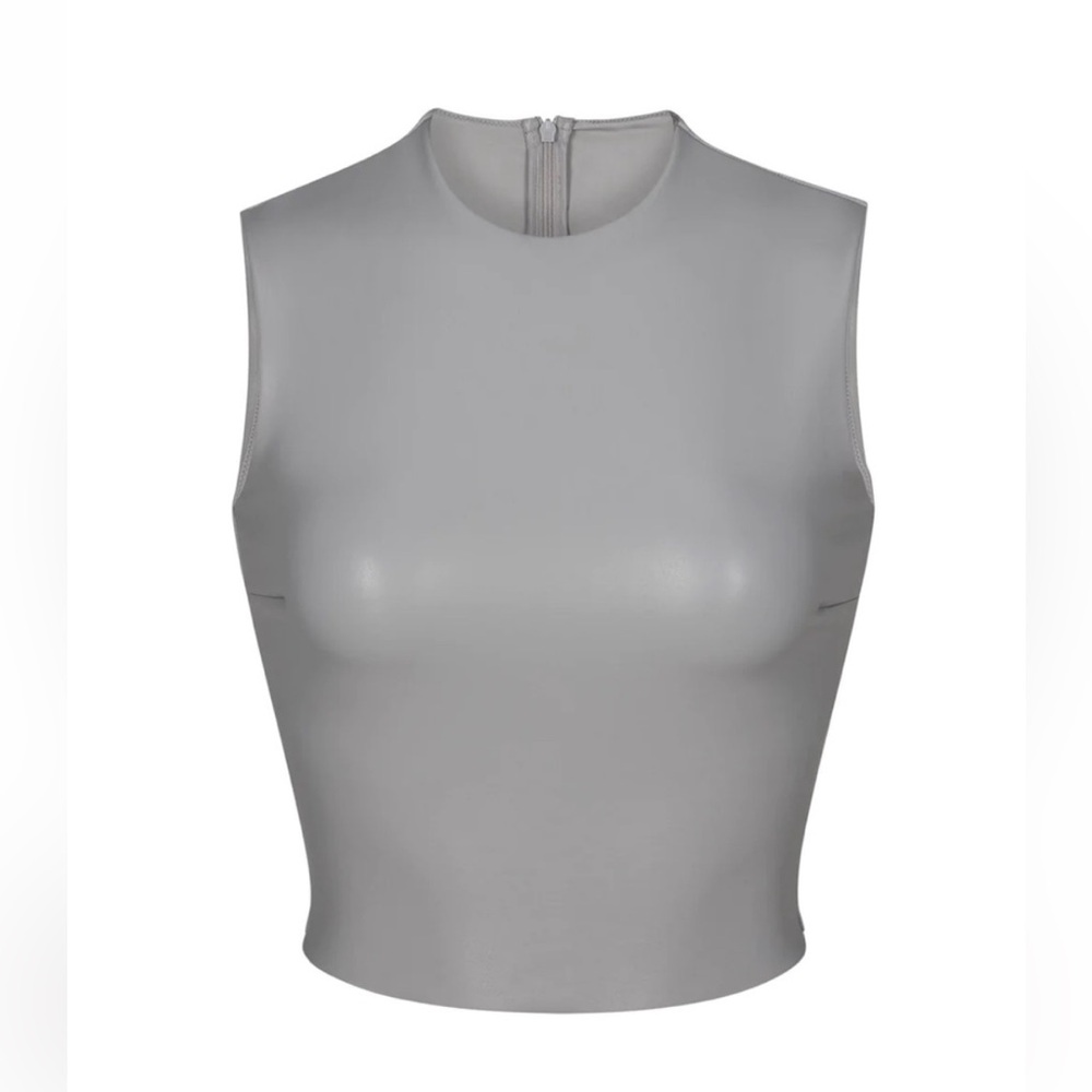 SKIMS FAUX LEATHER CREW NECK CROPPED TOP L | Carbon